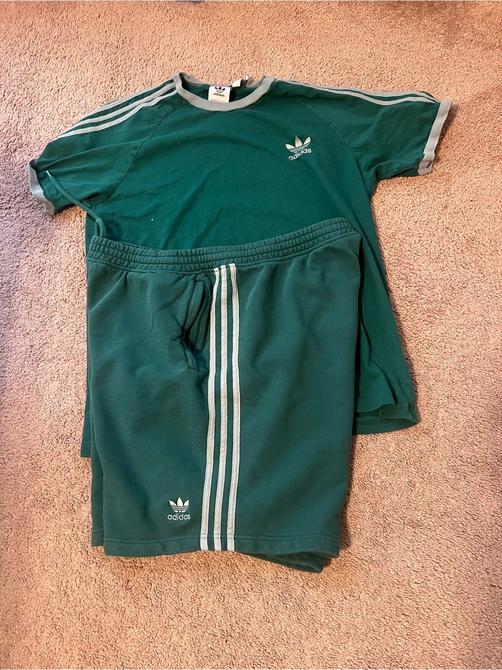 Adidas Originals shorts and t shirt set size xl/xxl